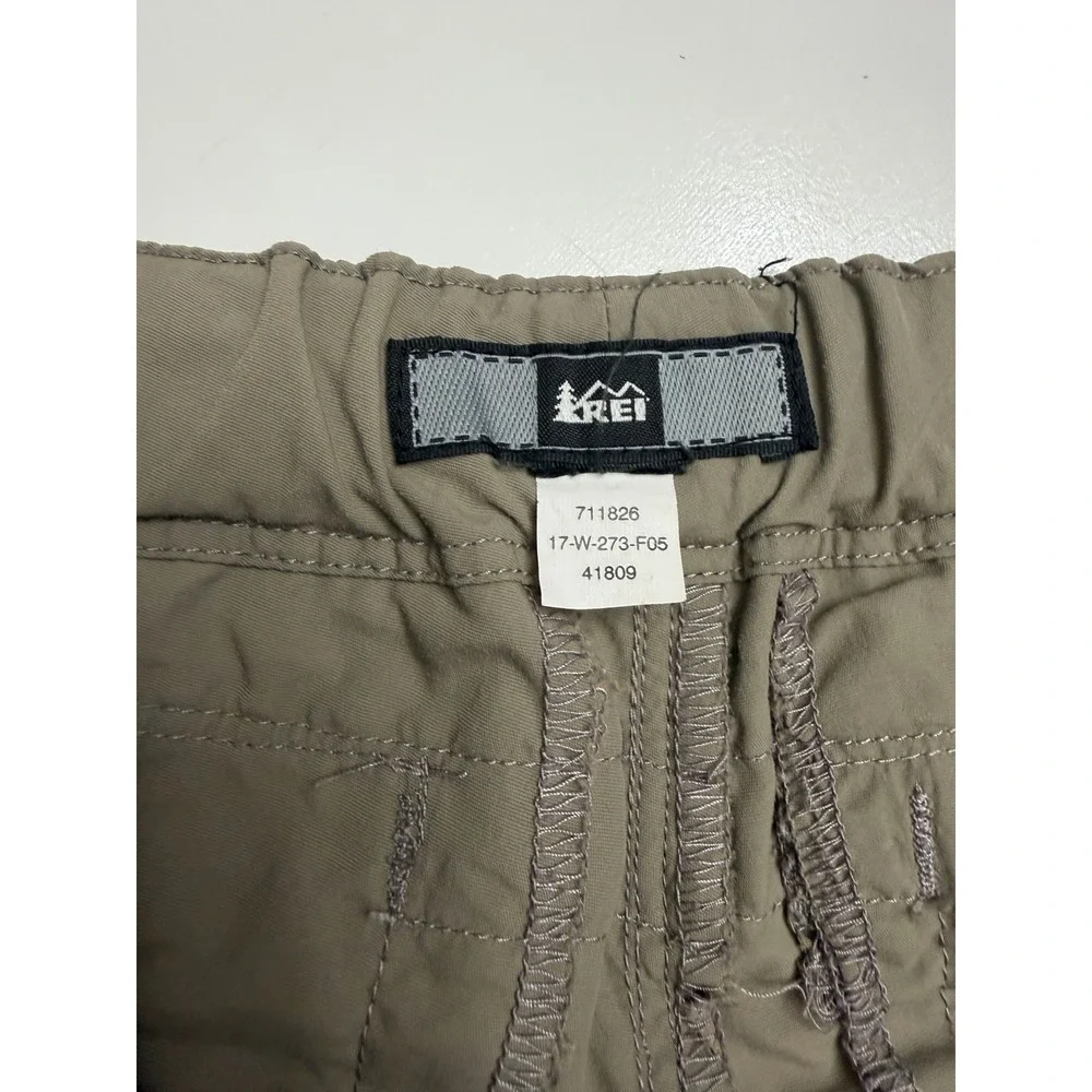REI Co-op Men's Small Hiking Cargo Shorts Khaki Nylon Quick Dry Belted.     5240
